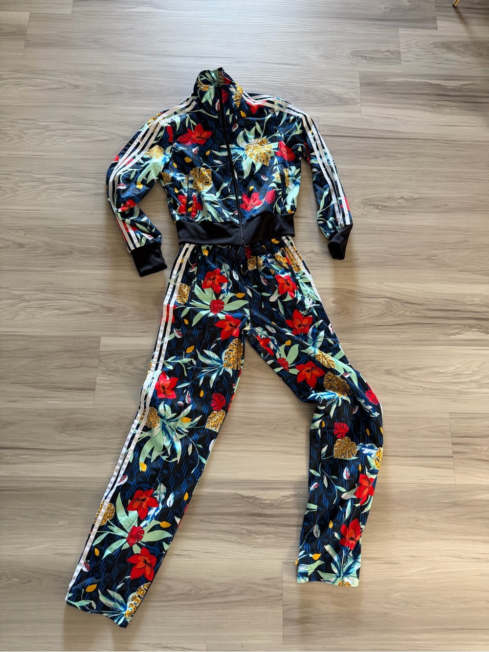 Adidas floral track suit size top small bottom xsmall - Picture 2 of 9